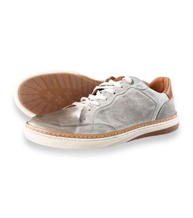Travelin Sneakers