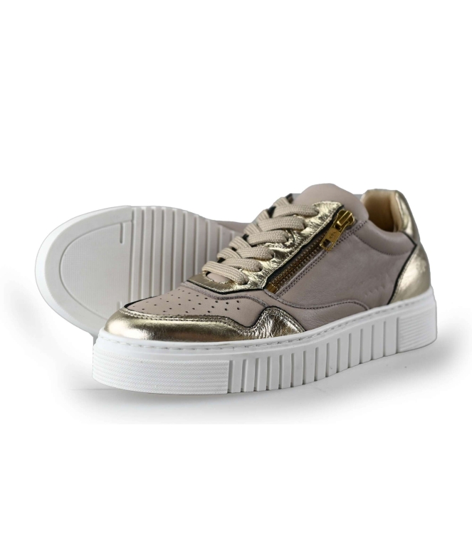 Aqa Sneakers