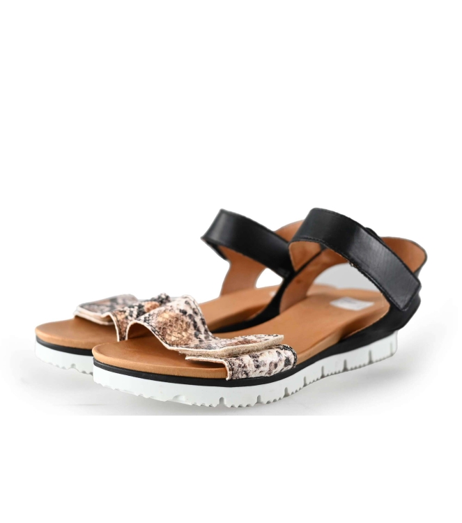 Aqa Sandalen
