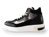 Giga Sneakers