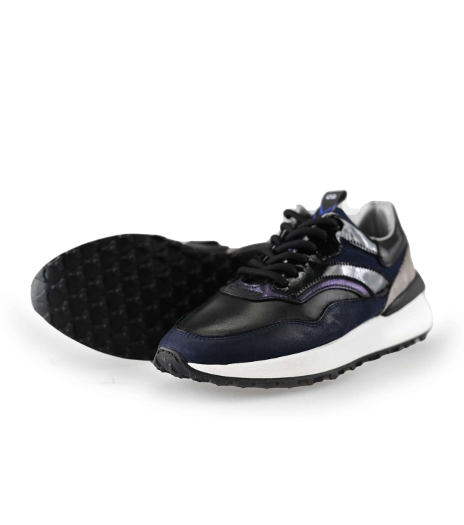 Giga Sneakers
