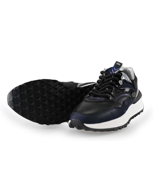 Giga Sneakers