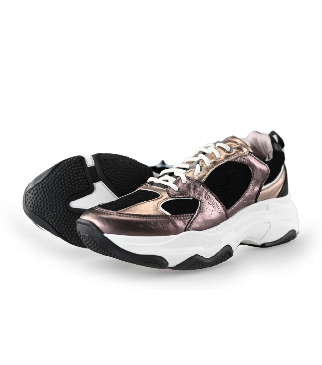 Giga Sneakers