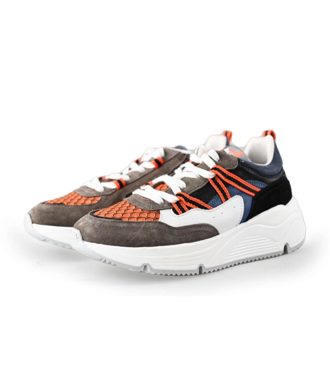 Giga Sneakers