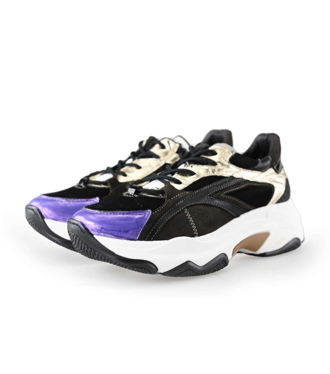 Giga Sneakers