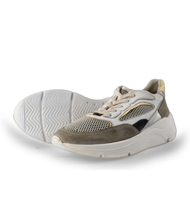 Giga Sneakers