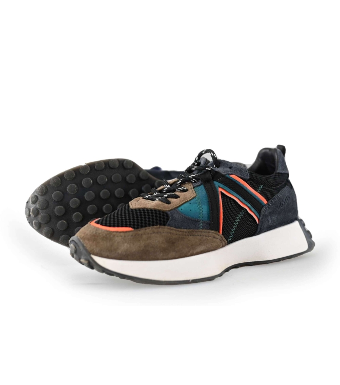 Giga Sneakers