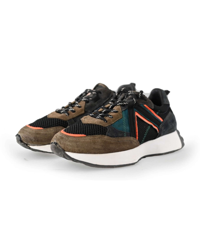 Giga Sneakers