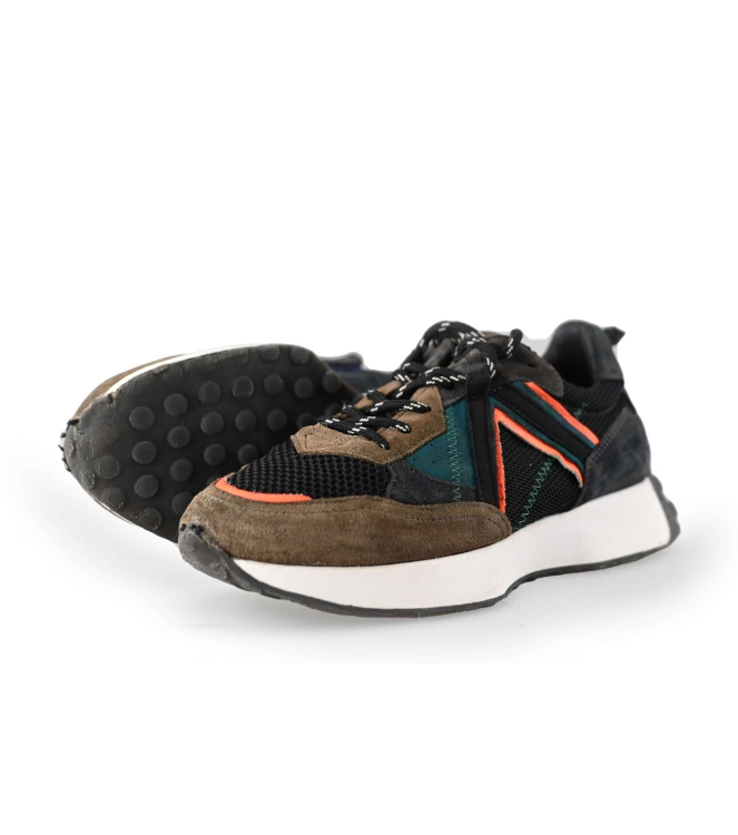 Giga Sneakers