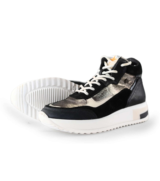 Giga Sneakers
