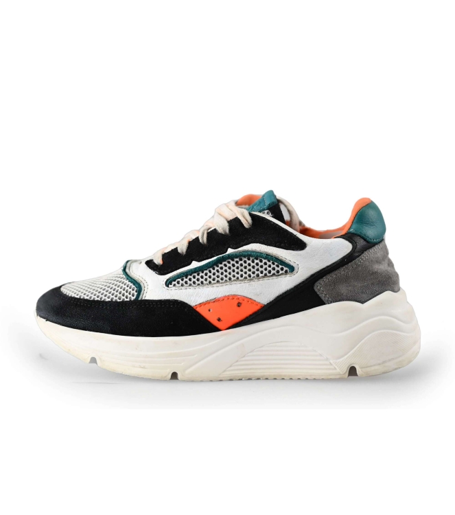 Giga Sneakers