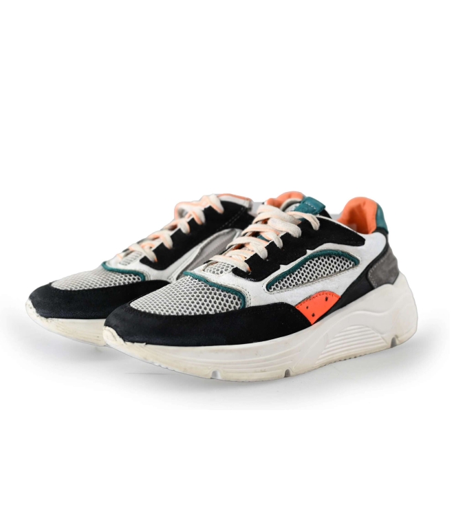 Giga Sneakers