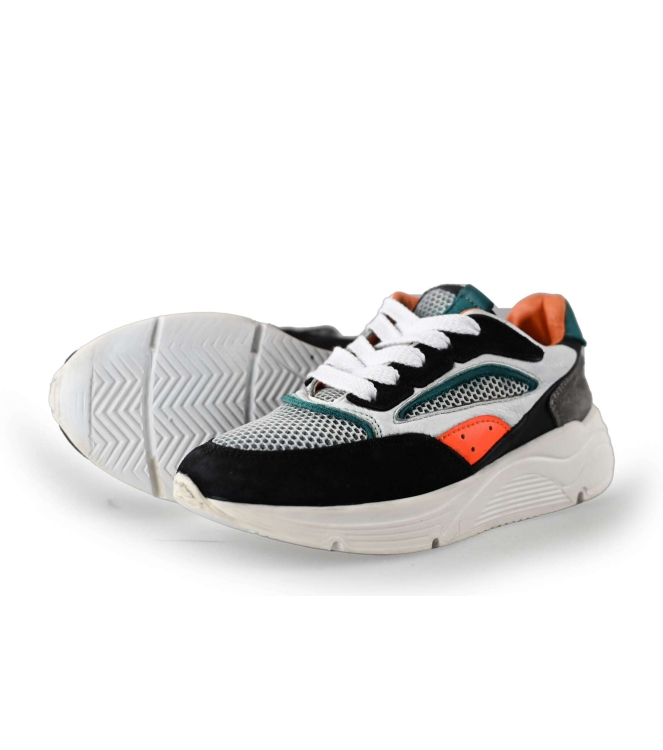 Giga Sneakers
