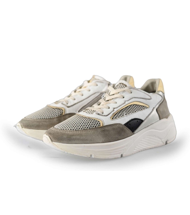 Giga Sneakers