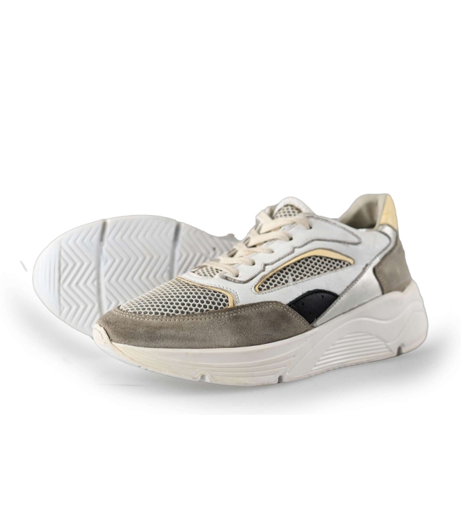 Giga Sneakers