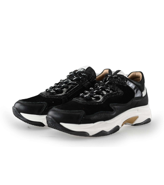 Giga Sneakers