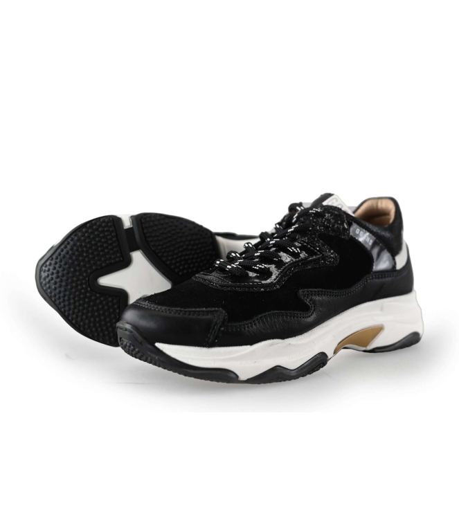 Giga Sneakers