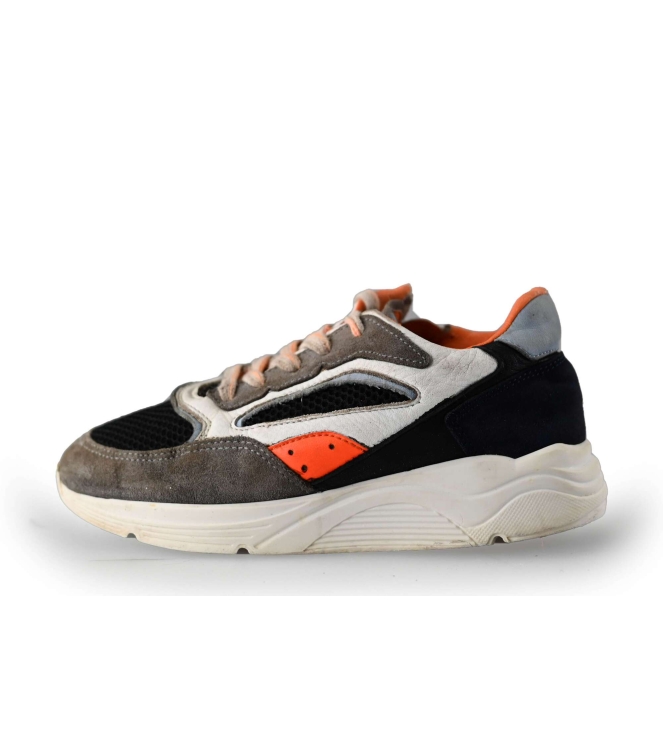 Giga Sneakers