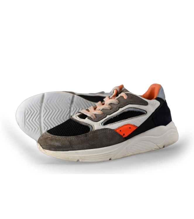 Giga Sneakers