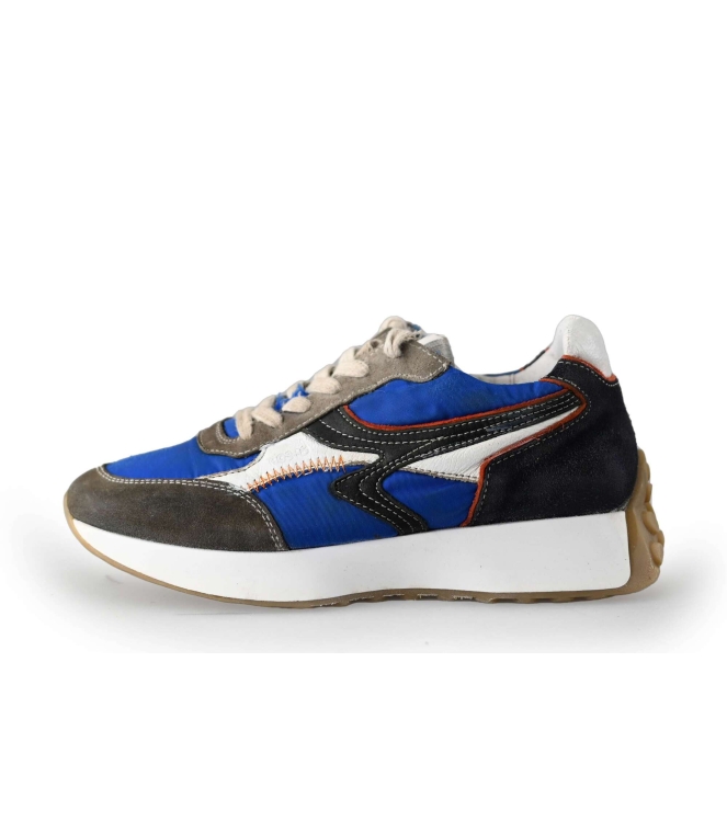 Giga Sneakers