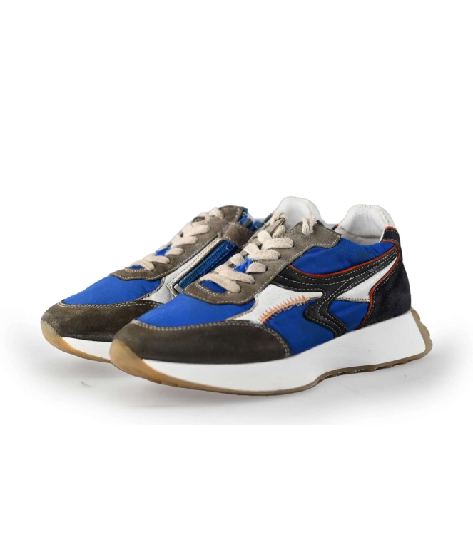 Giga Sneakers