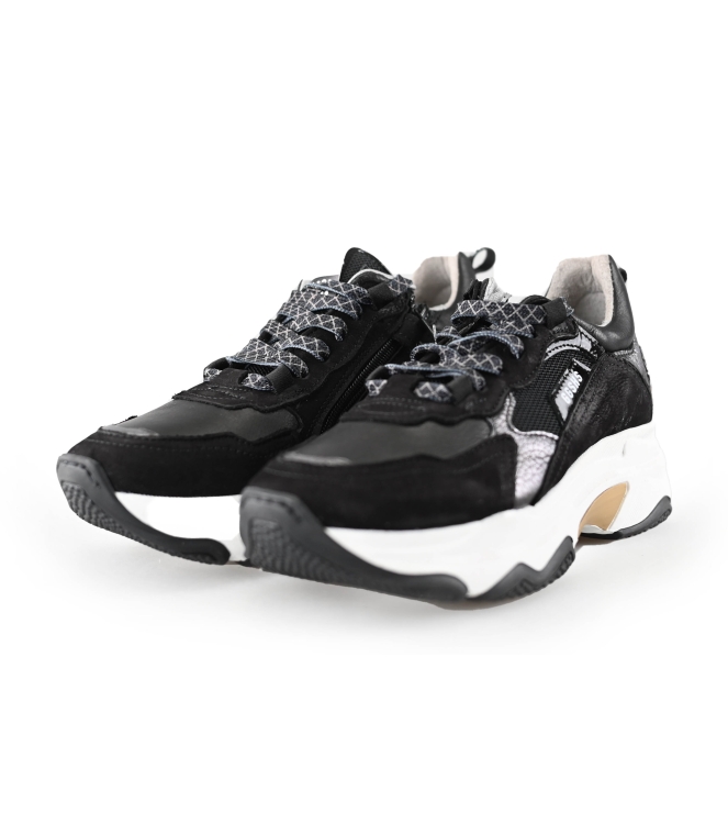 Giga Sneakers