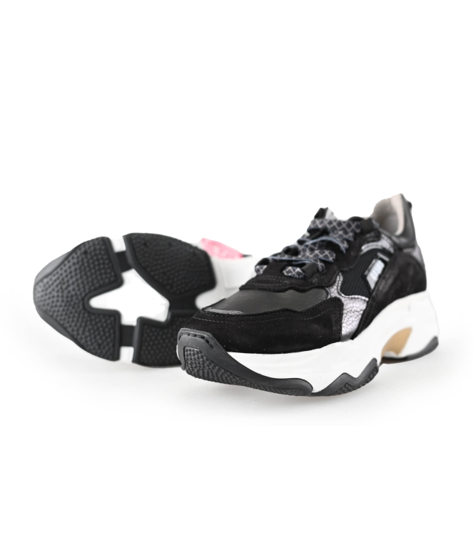Giga Sneakers