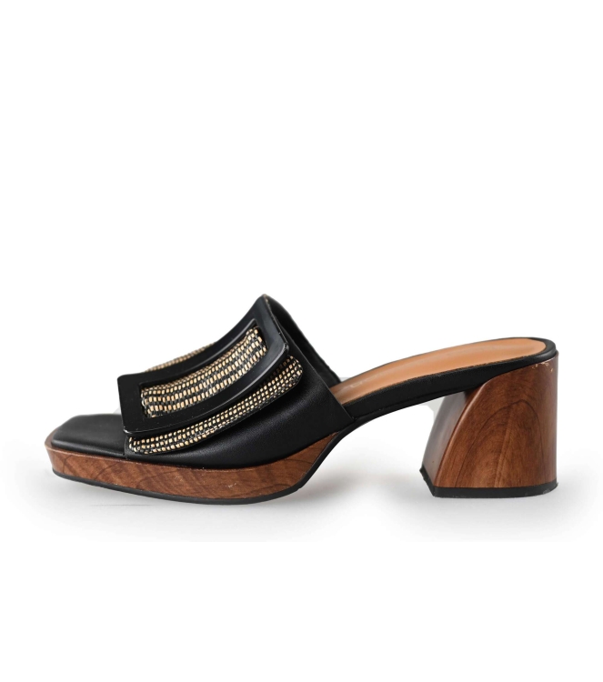 Noa Harmon Slippers