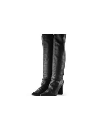  Toral Laarzen 218619
 [MAAT] 42
 