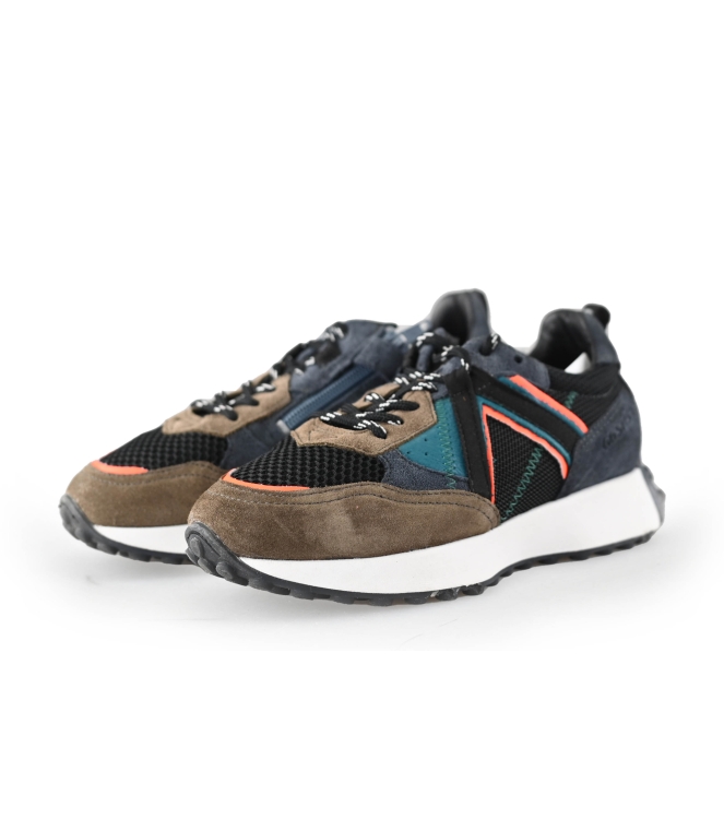 Giga Sneakers