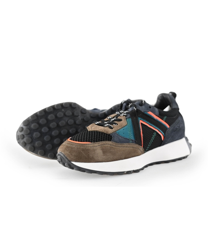 Giga Sneakers