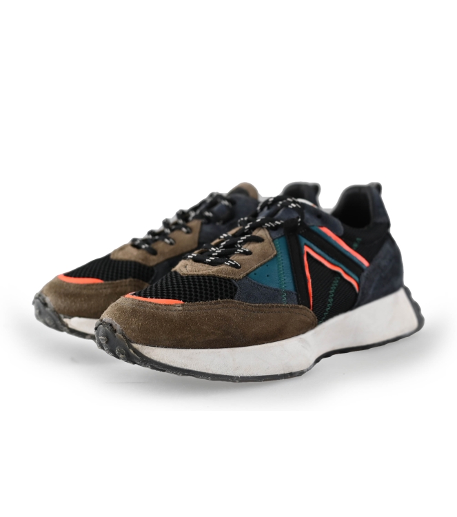 Giga Sneakers
