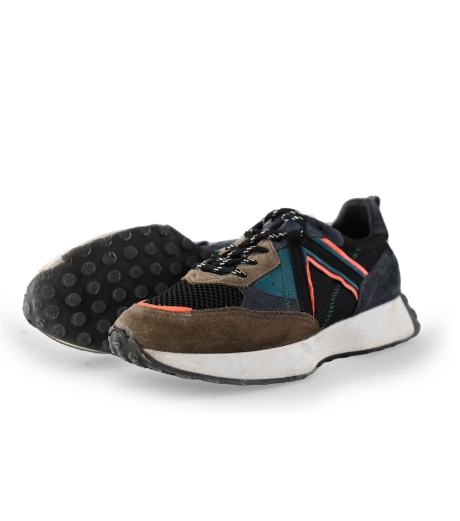 Giga Sneakers