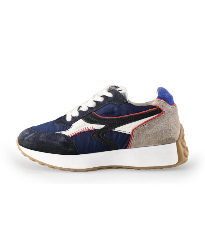 Giga Sneakers