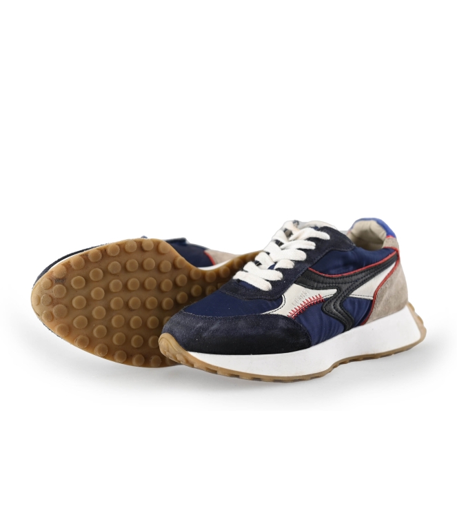 Giga Sneakers