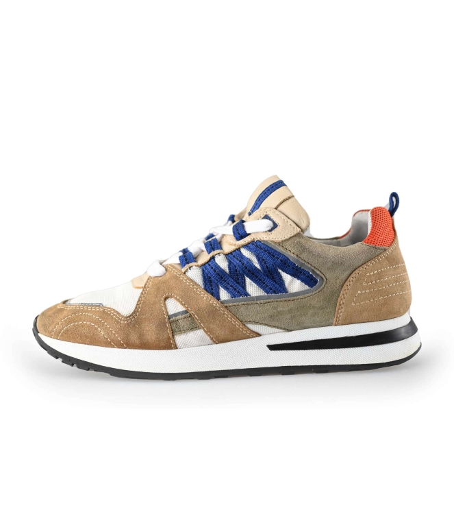 Invinci Sneakers