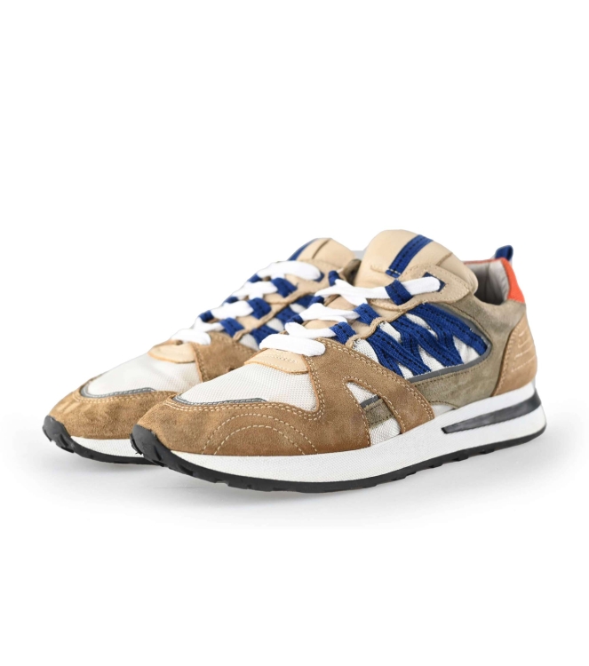 Invinci Sneakers