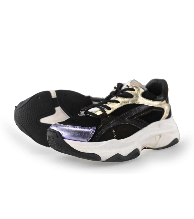 Giga Sneakers