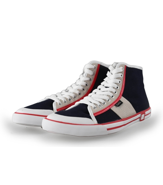 Date Sneakers