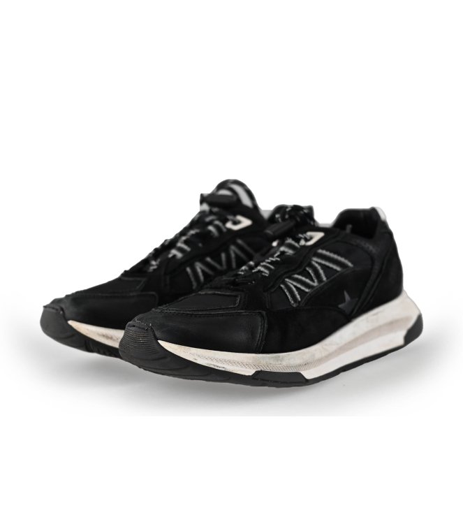 Giga Sneakers