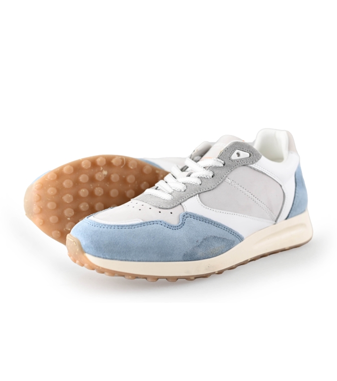 Travelin Sneakers