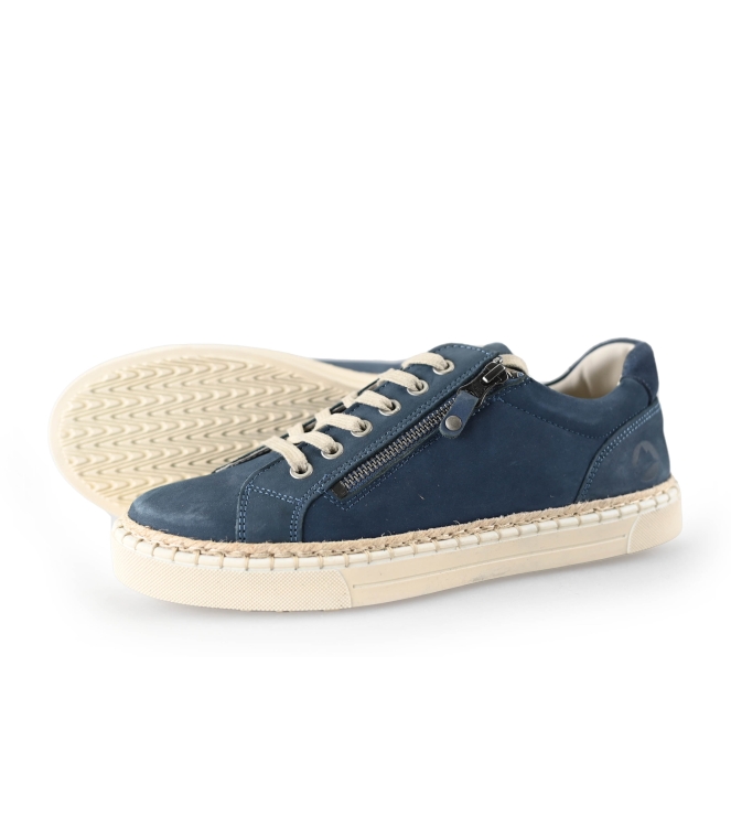 Travelin Sneakers