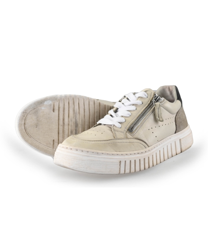 Aqa Sneakers
