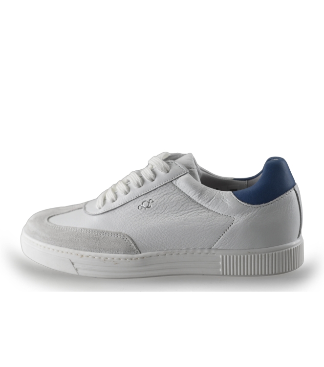 AQA Sneakers