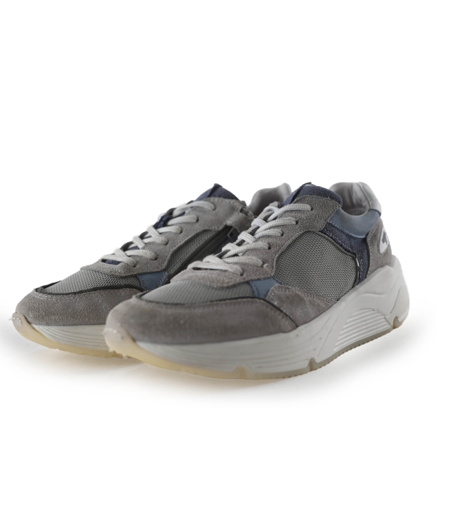Giga Sneakers
